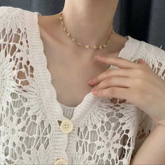 Daisy Chain Necklace - Picture 5 of 6